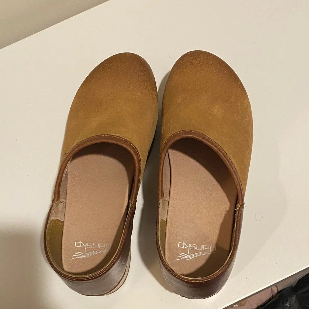 Dansko Tan and Brown Leather clogs - Picture 7 of 8